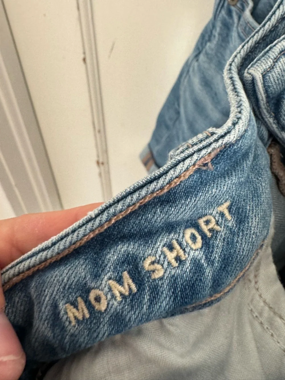 American Eagle Jean Mom Short size 16. Very lightly worn - Picture 6 of 7